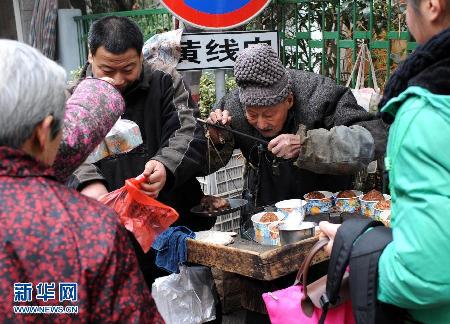 （草根故事）（4）年近九旬自食其力　“烤梨爺爺”感動南京