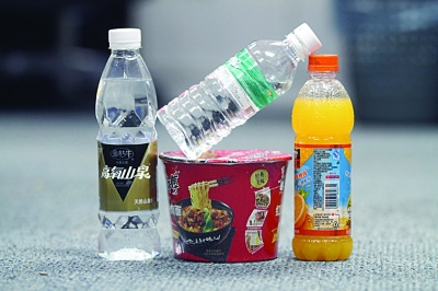 塑料包裝給我們的生活帶來(lái)了便利。 宋嶠