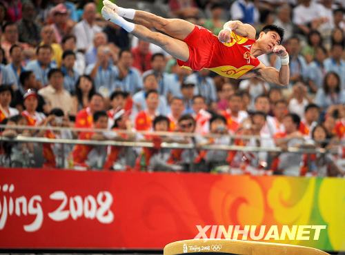 8月9日，中國選手李小鵬在北京奧運(yùn)會(huì)體操男子資格賽跳馬比賽中。他的跳馬資格賽成績是16.775分。當(dāng)日，中國隊(duì)在北京奧運(yùn)會(huì)體操男子資格賽第二場的比賽中，以374.675分的總成績暫列資格賽第一。