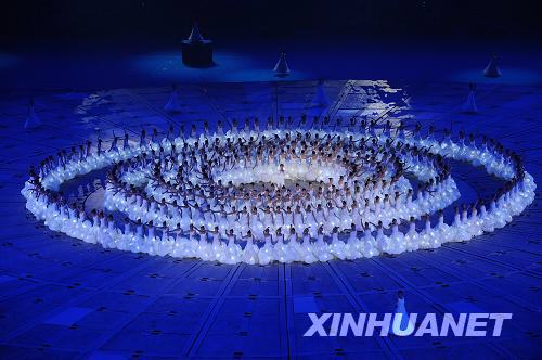  9月6日晚8點，北京2008年殘奧會開幕式在國家體育場“鳥巢”舉行。這是開幕式上的文藝表演。