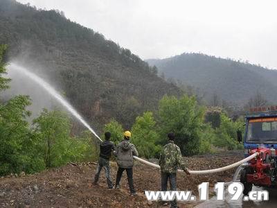 云南首批農(nóng)村消防拖拉機(jī)落戶迪慶[圖]