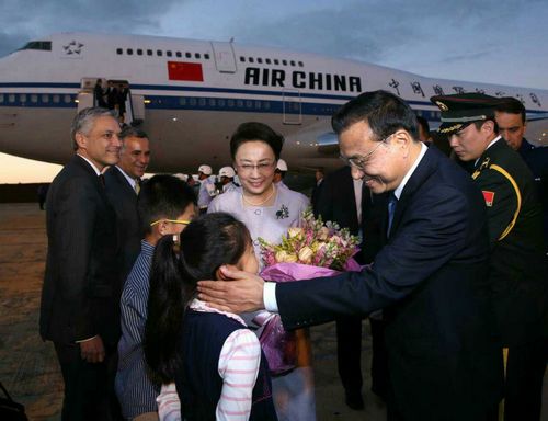 李克強抵達巴西利亞對巴西進行正式訪問