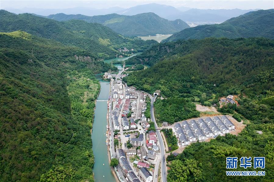 （砥礪奮進(jìn)的五年·綠色發(fā)展 綠色生活·圖文互動(dòng)）（1）浙江桐廬蘆茨村：“濾”水“清”山變金山銀山