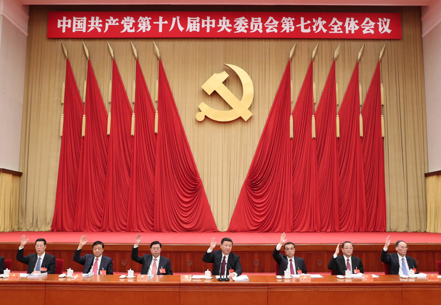 中國共產(chǎn)黨第十八屆中央委員會第七次全體會議，于2017年10月11日至14日在北京舉行。這是習(xí)近平、李克強、張德江、俞正聲、劉云山、王岐山、張高麗等在主席臺上。新華社記者 馬占成 攝