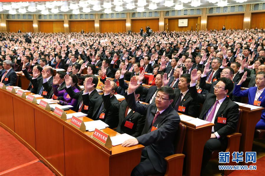 （新華全媒頭條·十九大特別報(bào)道·圖文互動(dòng)）（2）高擎習(xí)近平新時(shí)代中國(guó)特色社會(huì)主義思想偉大旗幟——中國(guó)共產(chǎn)黨第十九次全國(guó)代表大會(huì)巡禮