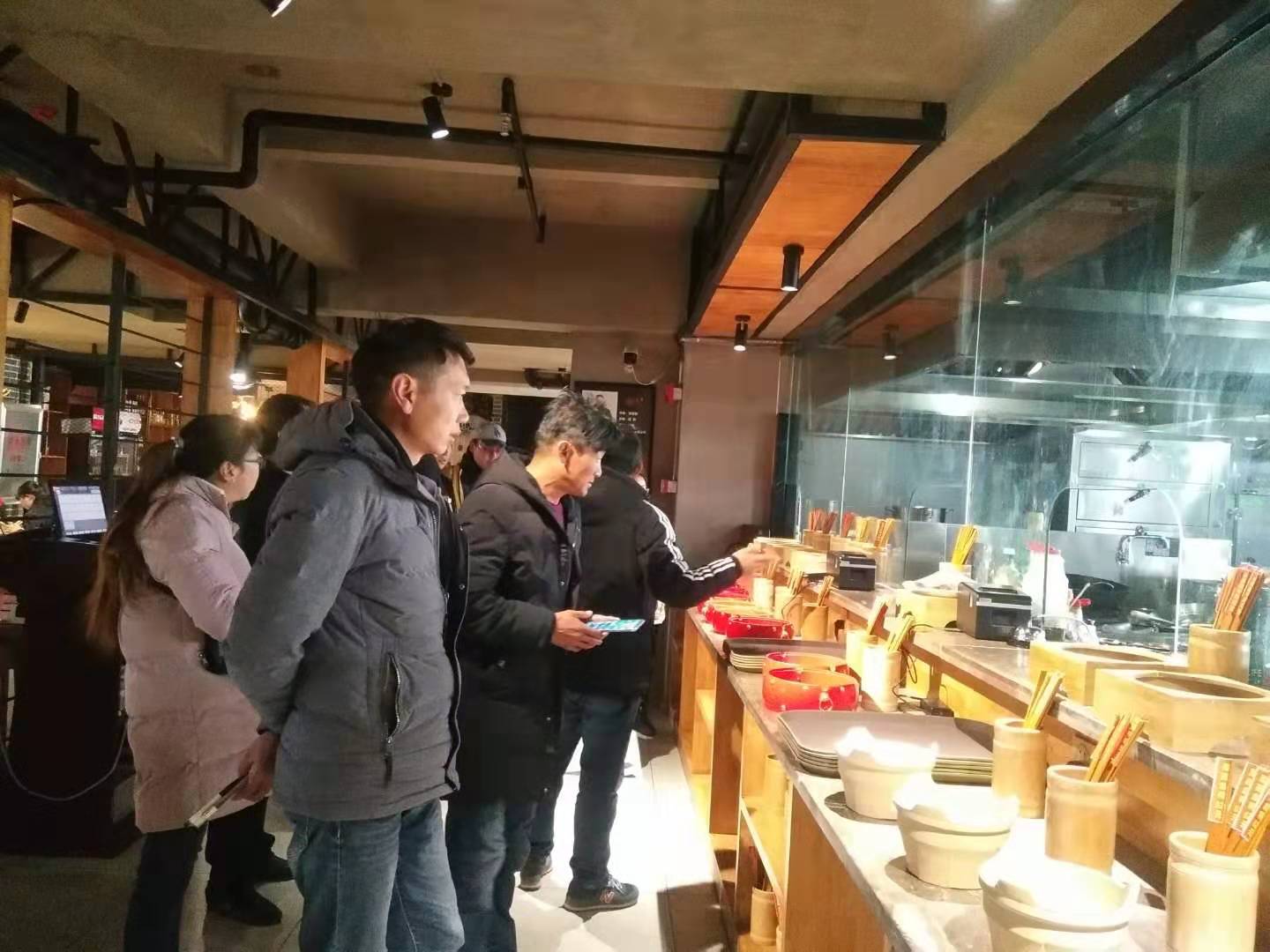 香格里拉市加強“明廚亮灶”監(jiān)管