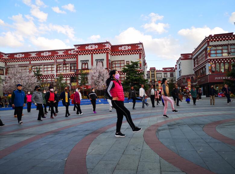 第十套“大家樂”民族健身舞在香格里拉市推廣