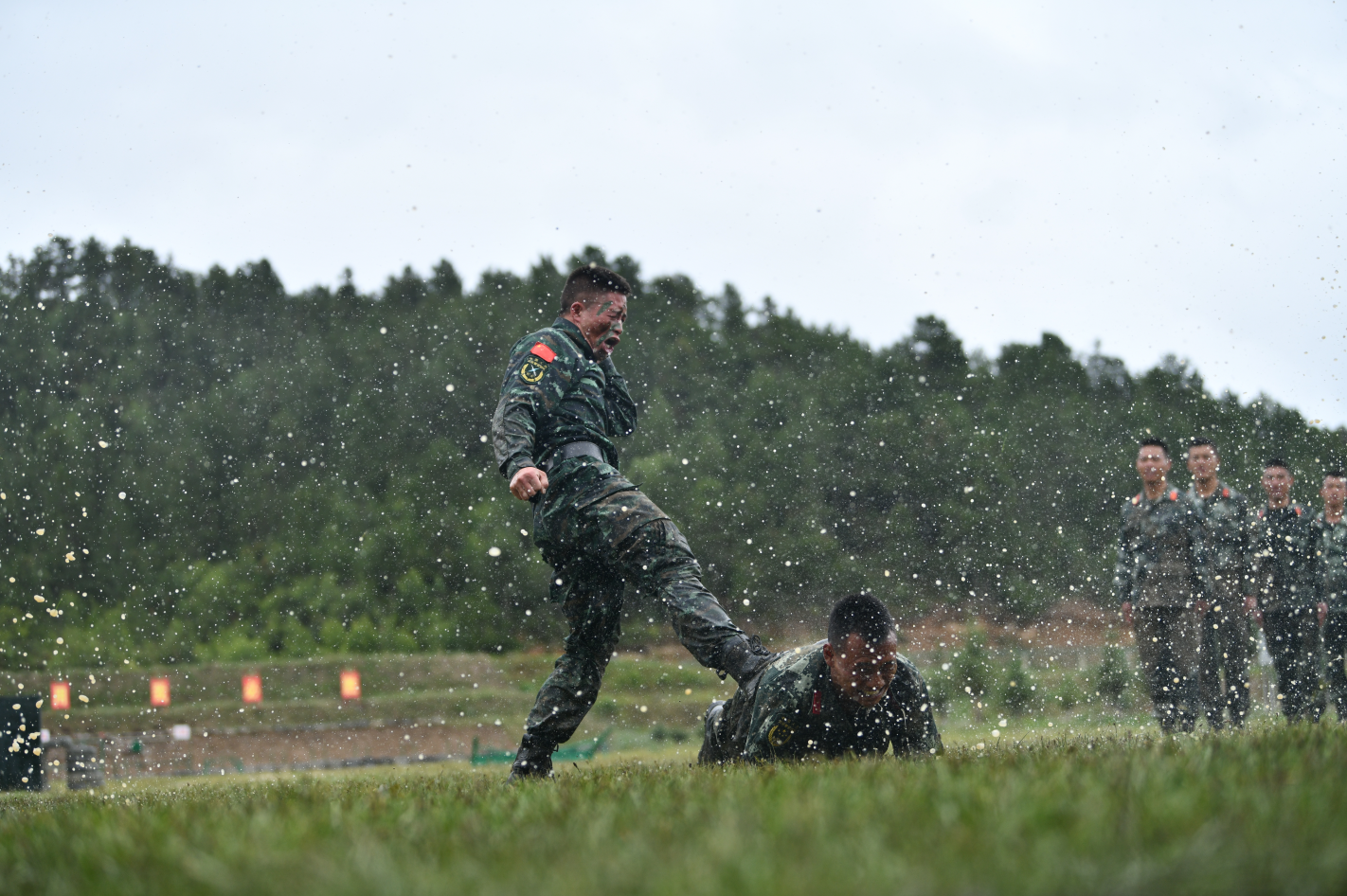 武警迪慶支隊(duì)開展擒敵實(shí)用對抗訓(xùn)練