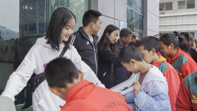 哈巴雪山管護局開展生態(tài)文明建設(shè)進校園、進企業(yè)科普宣教活動