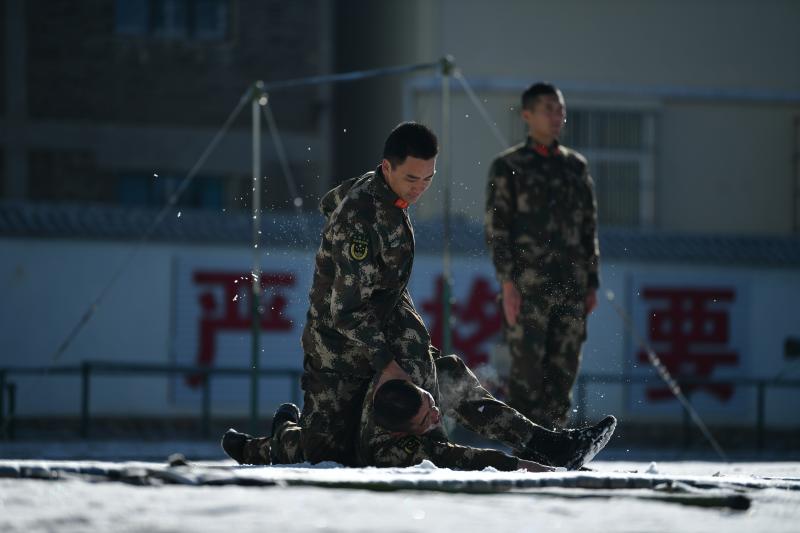 武警迪慶支隊(duì)開展冬季大練兵活動