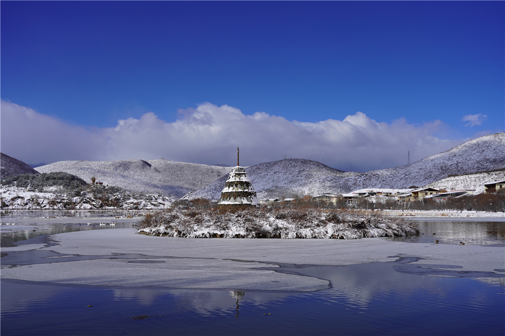 雪后的松贊林寺