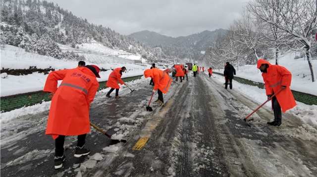 維西公路分局切實(shí)做好大雪天氣道路保通保暢工作