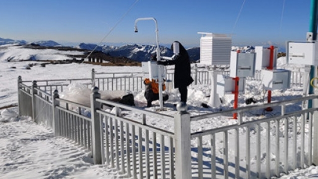 石卡雪山自動氣象站建成