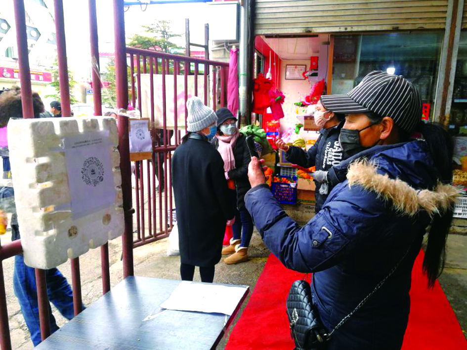 香格里拉居民掃碼進(jìn)出市場(chǎng)
