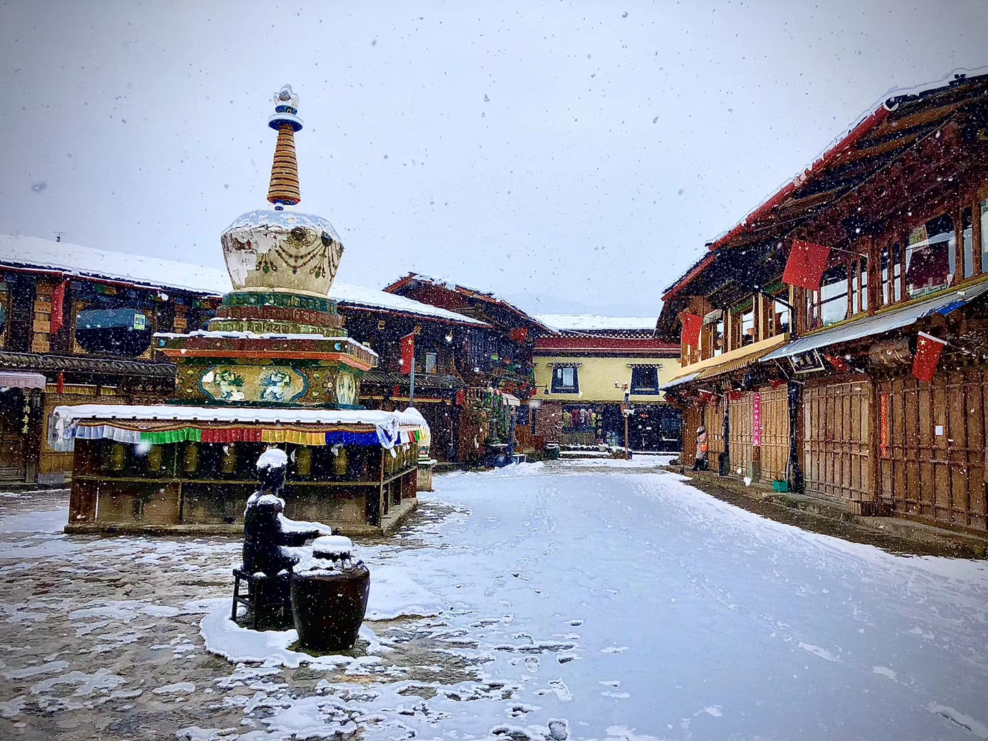 香格里拉又下雪啦！雪景雖美，出門賞雪記得帶上口罩哦！