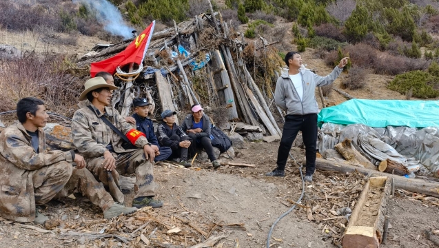 德欽縣佛山鄉(xiāng)巴美村平安邊界建設(shè)蟲草山現(xiàn)場管控工作