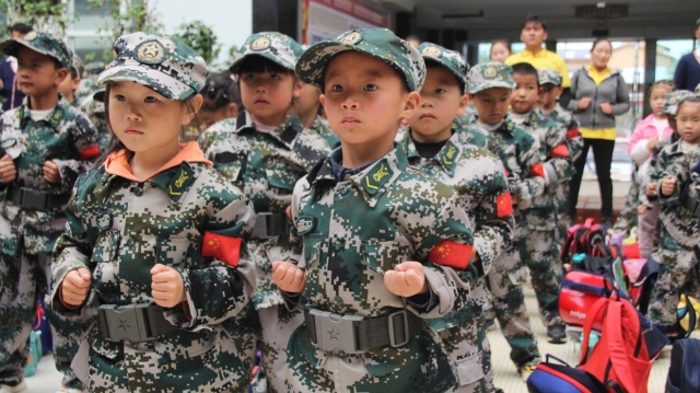 300余名幼兒園師生走進(jìn)迪慶軍分區(qū)感受軍旅生活