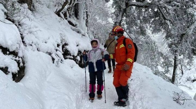 在雨崩村聽雪落下的聲音，感謝風(fēng)雪中有你們護(hù)送