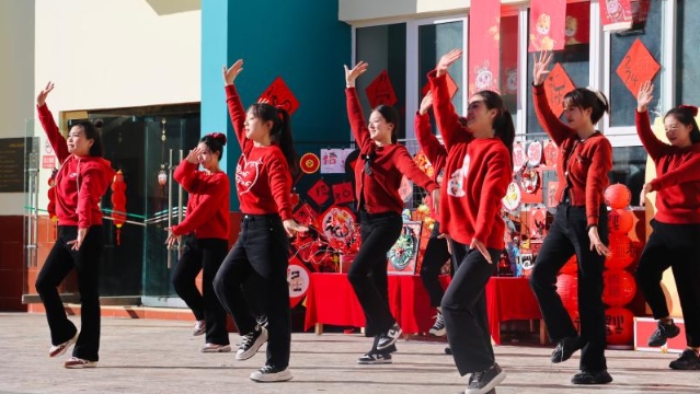 迪慶各族人民“花式”迎新年