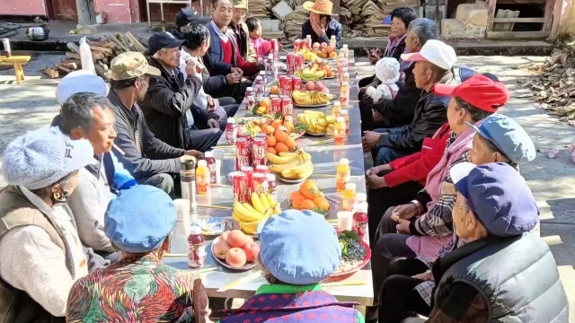 攀天閣鄉(xiāng)皆菊村過麻村民小組舉辦老年人新年茶話會(huì)