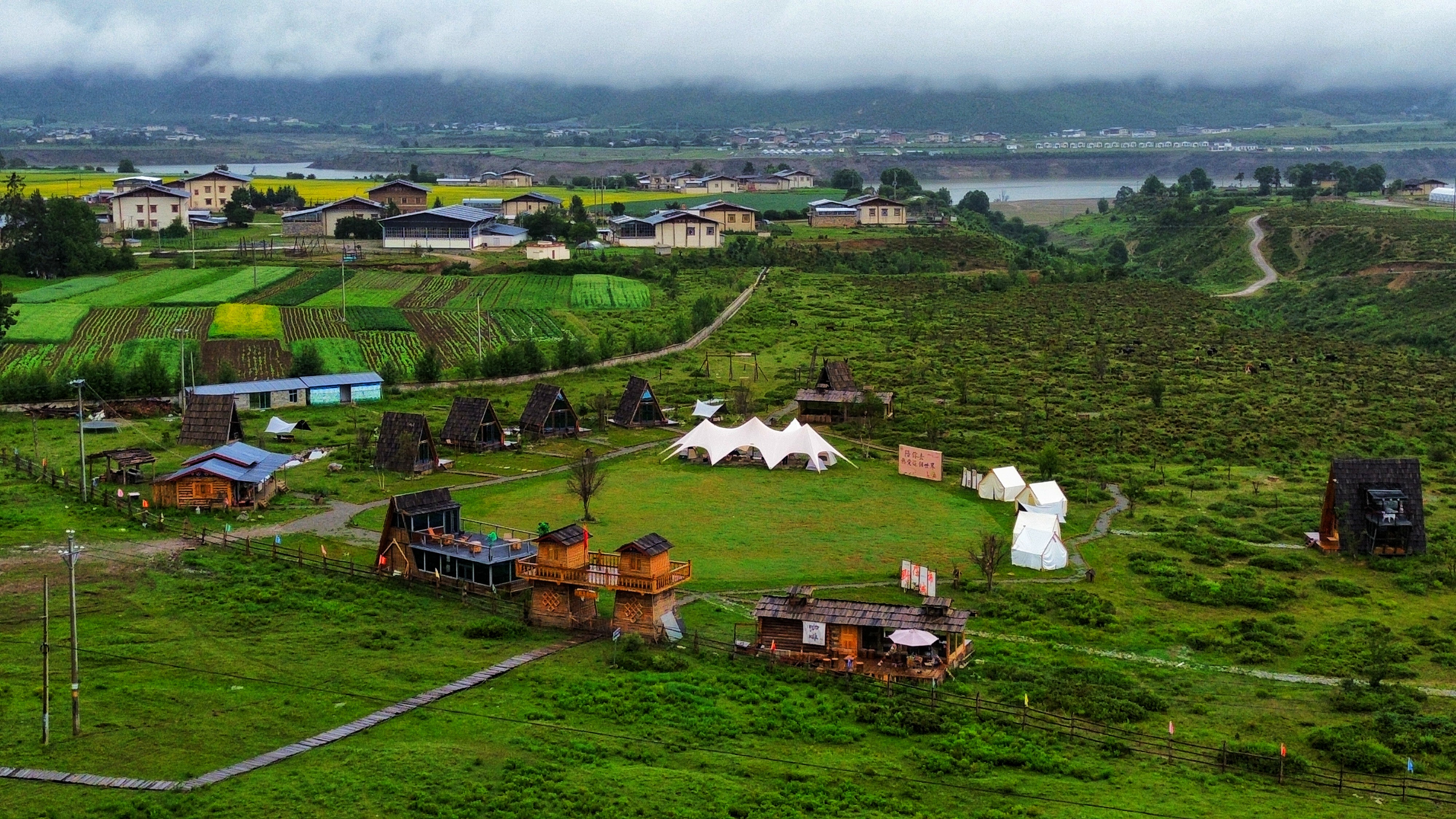 共圓鄉(xiāng)村旅游致富夢(mèng)——小中甸鎮(zhèn)聯(lián)合村致富帶頭人次仁汪丹和江參創(chuàng)業(yè)記