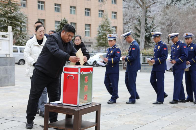 德欽縣為地震災(zāi)區(qū)募捐