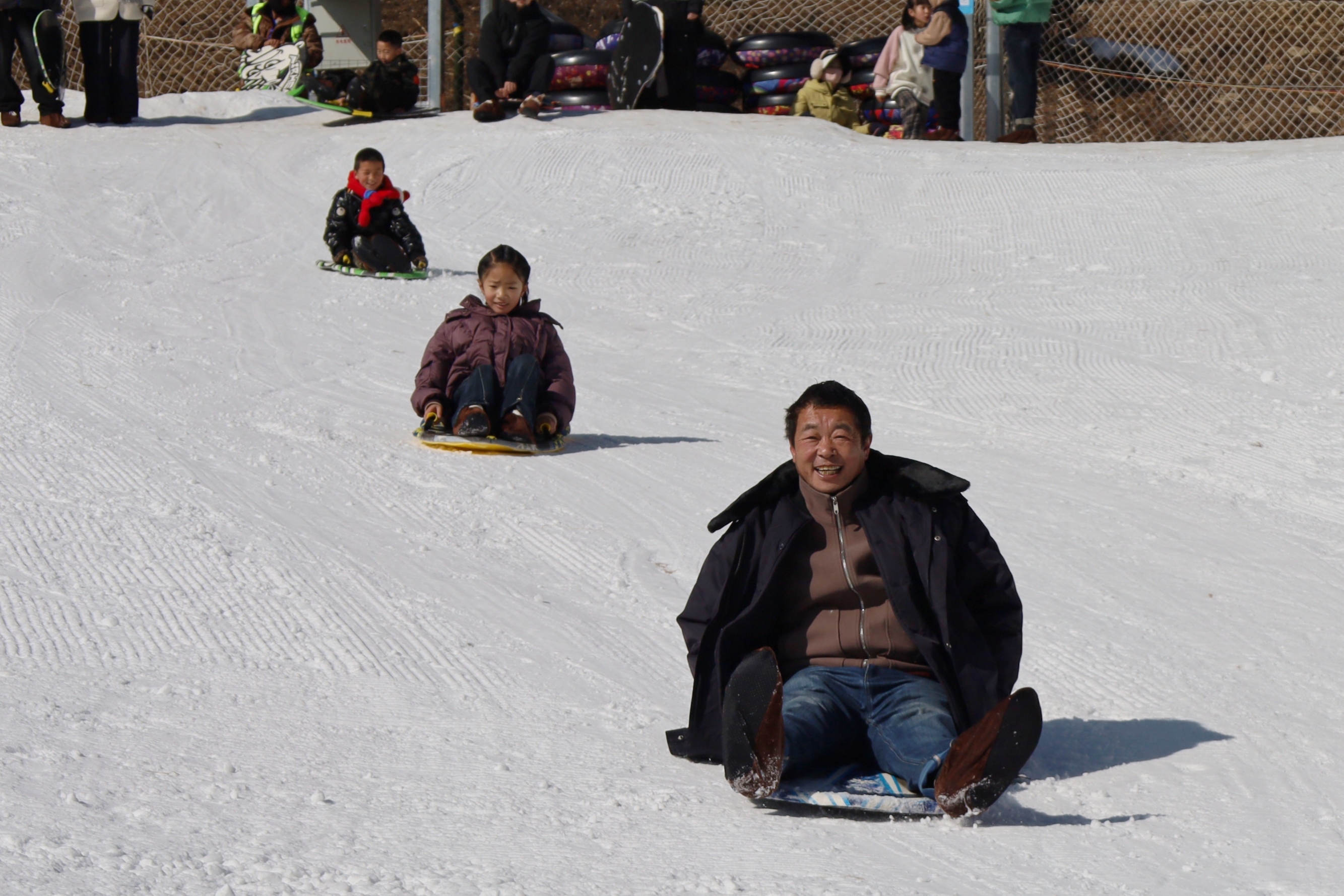 普達(dá)措景區(qū)冰雪項目受熱捧