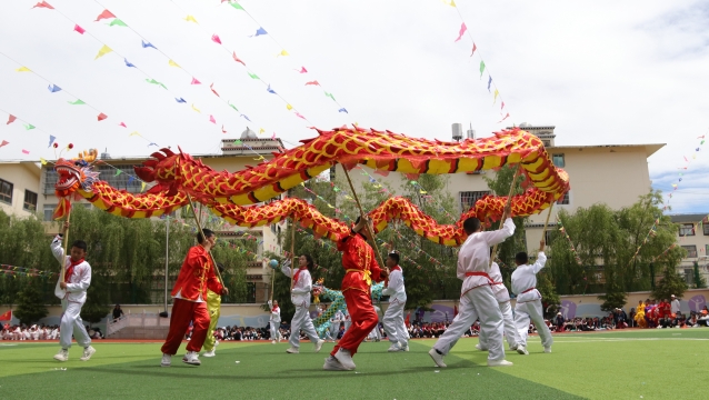香格里拉市歡樂慶“六一” 共筑多彩童年夢(mèng)