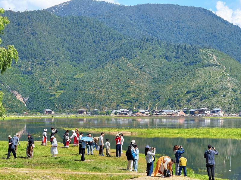 盛夏納帕海：風光如畫引客來 旅游紅利惠民生