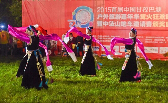 2015 首屆中國甘孜·巴塘戶外旅游嘉年華的成功舉辦，勢必將推進(jìn)巴塘旅游經(jīng)濟(jì)轉(zhuǎn)型升級;通過山地車賽、露營節(jié)、徒步大會等系列活動的開展，打造甘孜地區(qū)最大規(guī)模的融合旅游消費(fèi)拉動、旅游產(chǎn)品推廣、目的地營銷、品牌提升多種功能為一體的賽事活動，將巴塘塑造成國際一線戶外目的地，318沿線的黃金驛站，成為大香格里拉旅游圈的核心節(jié)點(diǎn)，全面長久的驅(qū)動巴塘旅游經(jīng)濟(jì)。