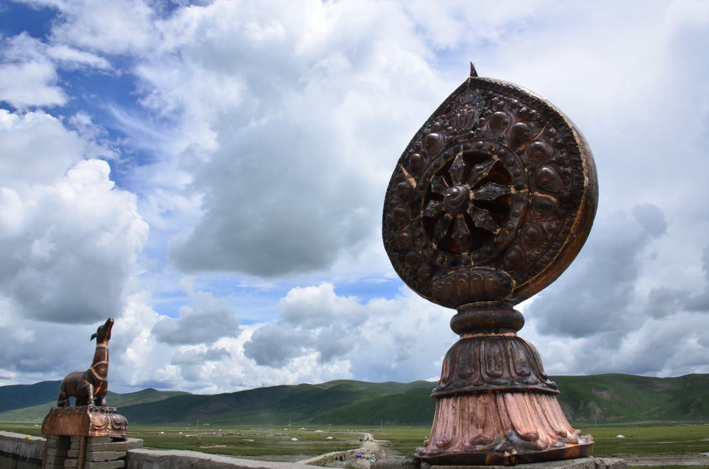 玉樹旅游景點(diǎn)分布圖。資料來源：青海玉樹州旅游局
