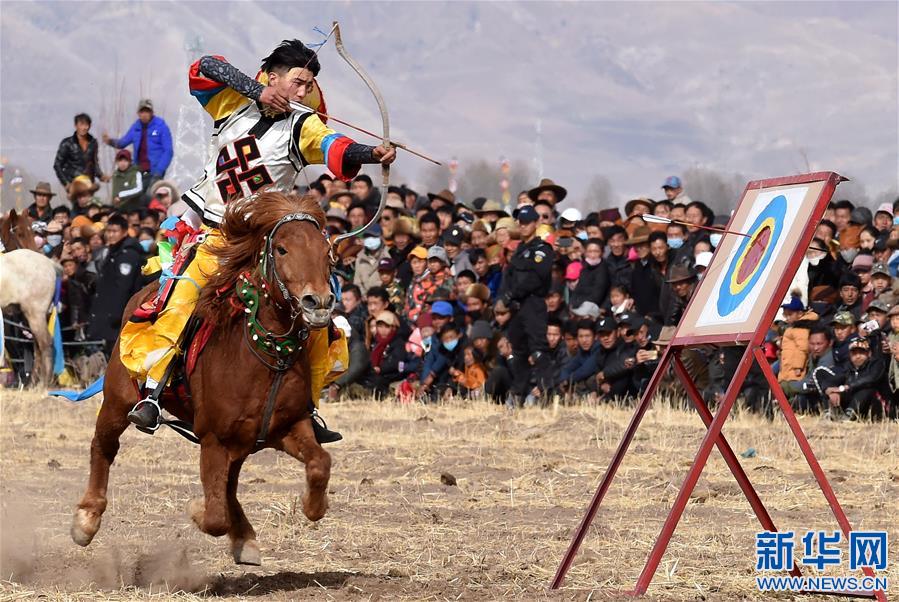 （體育）（3）鄉(xiāng)村馬術(shù)表演 把歡樂帶到西藏田間地頭